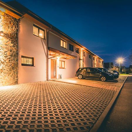 Penzion Víno Hruška Blatnička Blatnicka Exterior foto