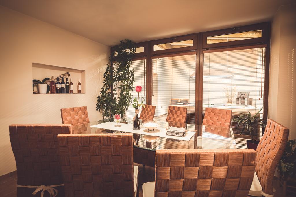Penzion Víno Hruška Blatnička Blatnicka Exterior foto