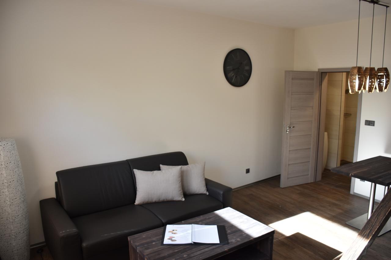 Penzion Víno Hruška Blatnička Blatnicka Exterior foto