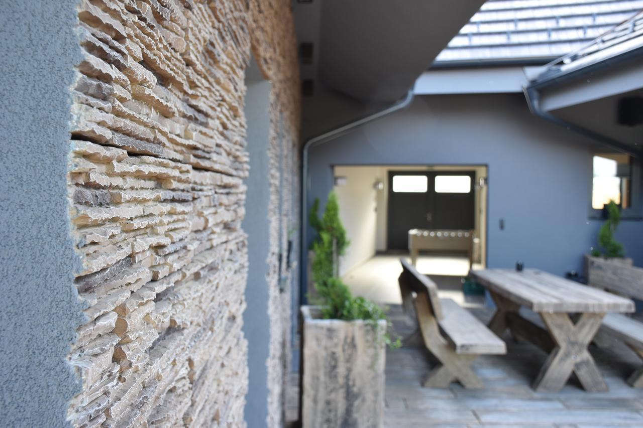 Penzion Víno Hruška Blatnička Blatnicka Exterior foto