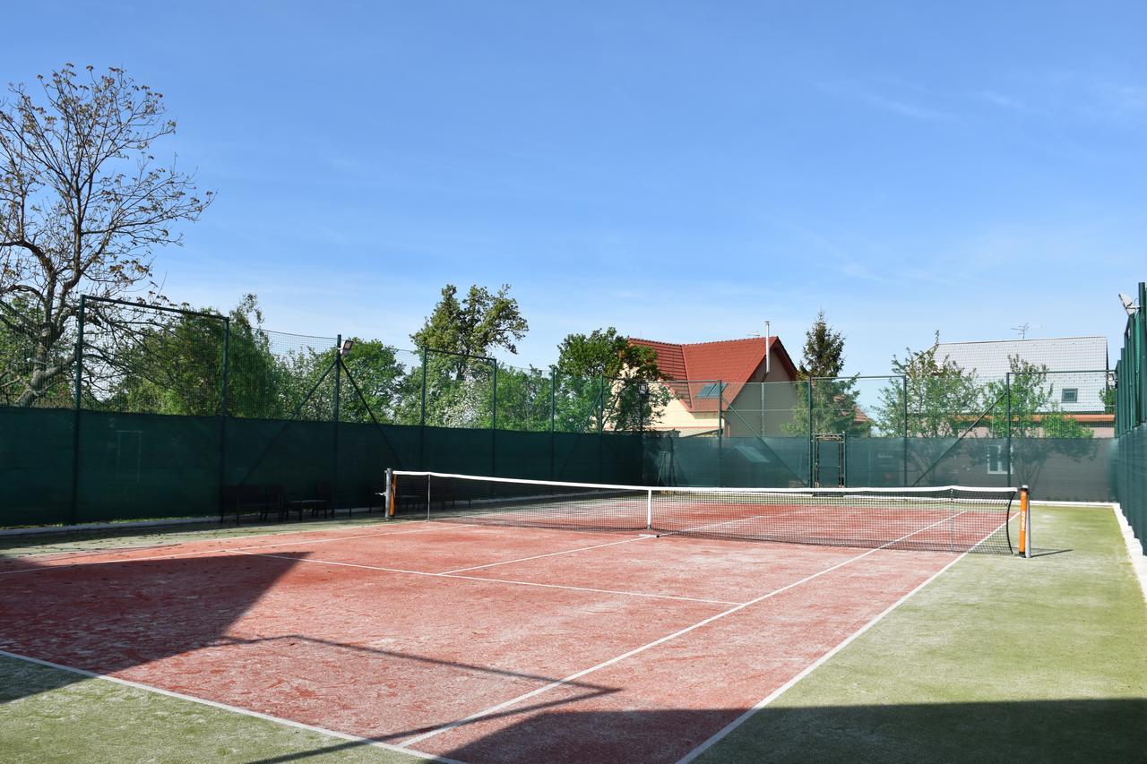 Penzion Víno Hruška Blatnička Blatnicka Exterior foto