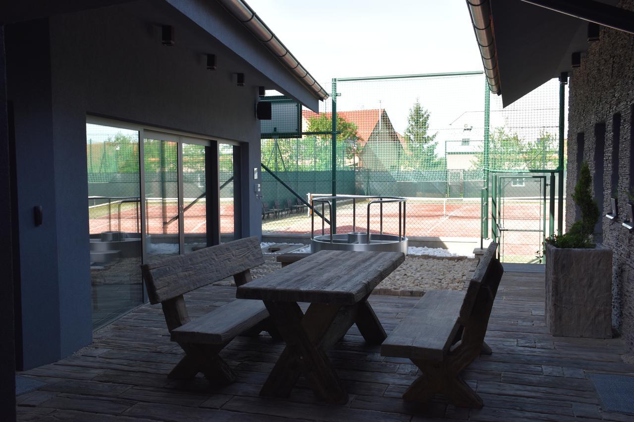 Penzion Víno Hruška Blatnička Blatnicka Exterior foto