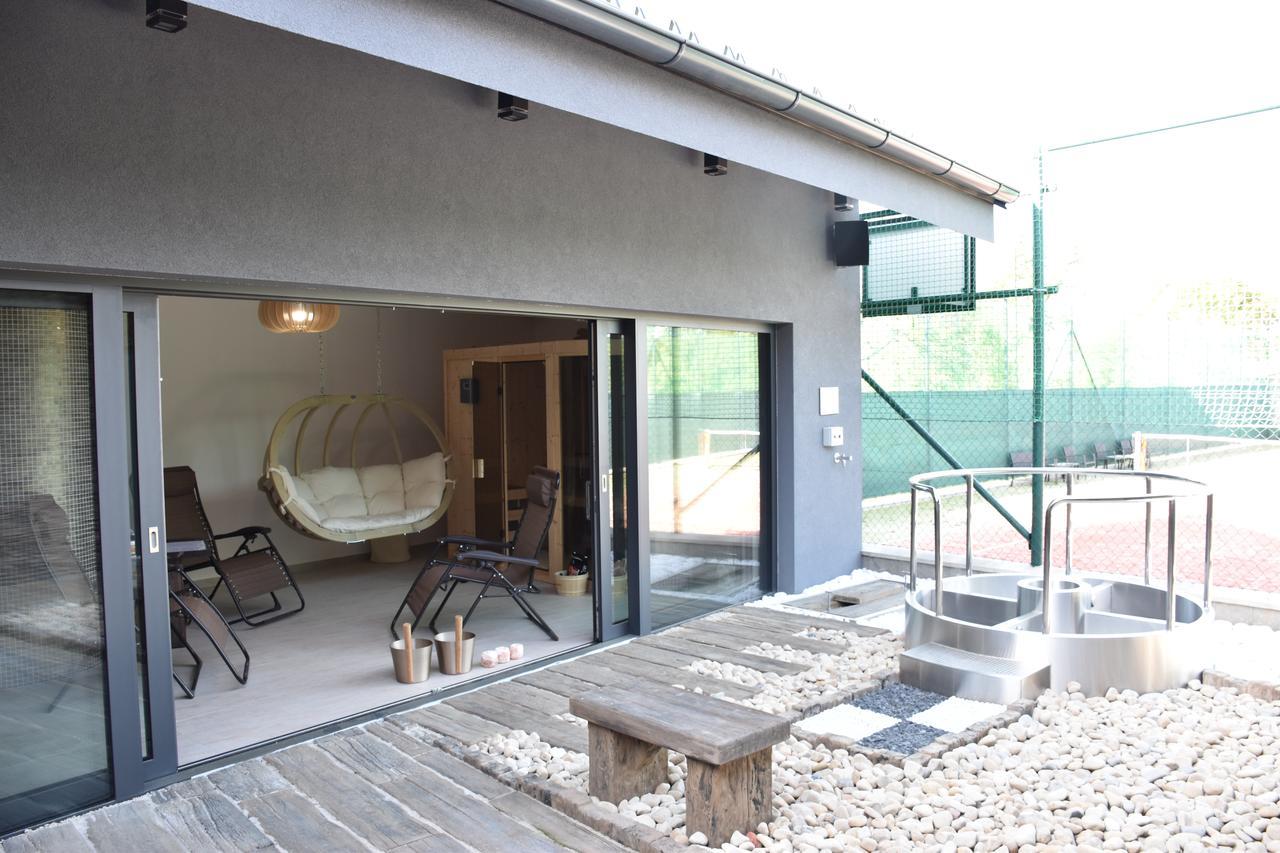 Penzion Víno Hruška Blatnička Blatnicka Exterior foto