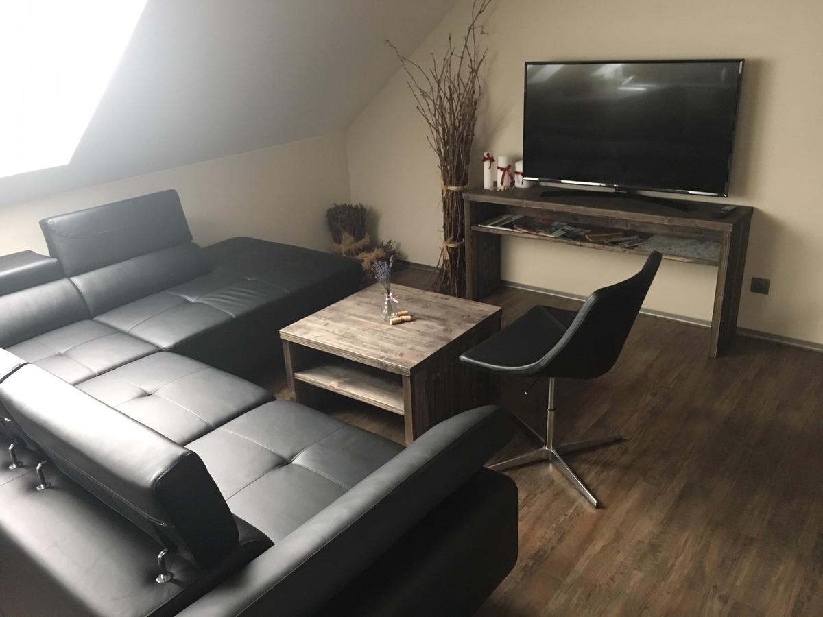 Penzion Víno Hruška Blatnička Blatnicka Exterior foto